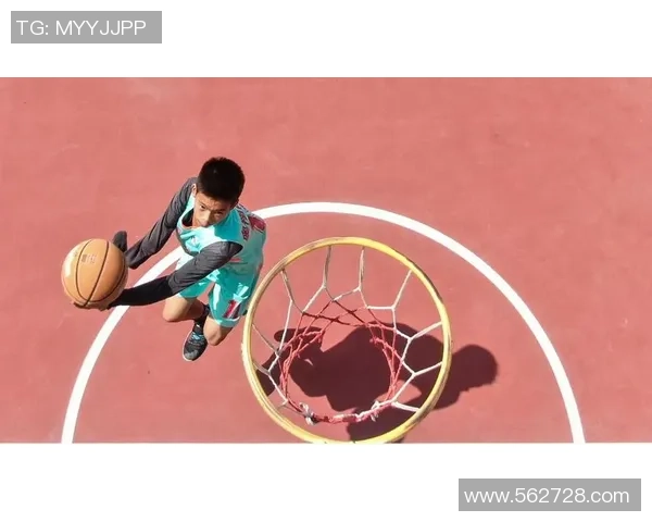 在篮球场上追梦的少年如何逆袭成为职业篮球运动员的传奇故事